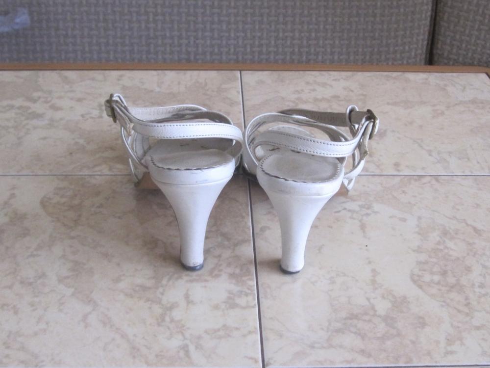 Замена набоек на каблуках в Москве - мастерская 